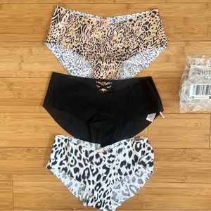 3 VS Sexy Illusions No Show Hiphugger Panties
